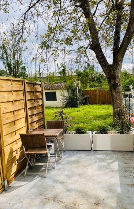 Le Belloc- Suberbe Appartement T1 Bis - Au Calme - Terrasse - Vue Jardin Ажен Экстерьер фото